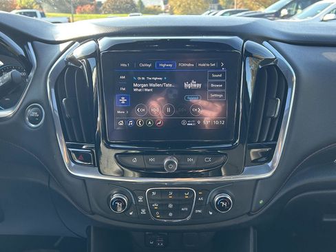 Used 2023 Chevrolet Traverse RS image 15