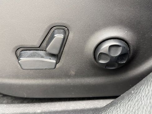 Used 2019 Jeep Cherokee Limited image 27