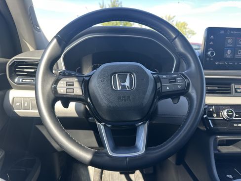 Used 2024 Honda Pilot Touring image 20