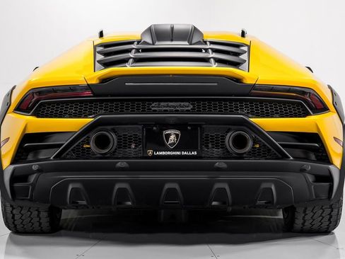 Used 2024 Lamborghini Huracan Sterrato image 4