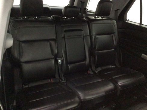 Used 2021 Ford Explorer XLT w/ Equipment Group 202A AWD/4WD image 26