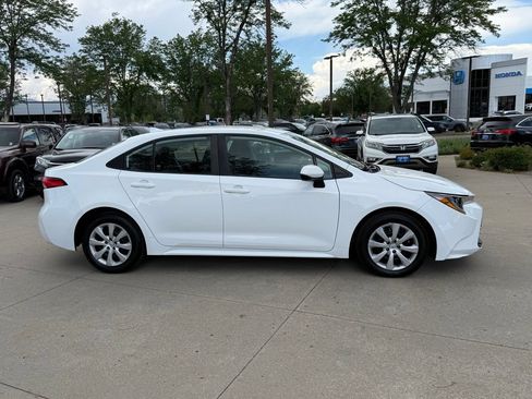 Used 2023 Toyota Corolla LE FWD image 3