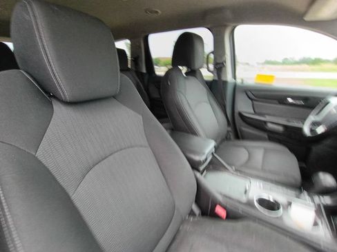 Used 2017 Chevrolet Traverse LT w/ Style and Technology Package FWD image 12