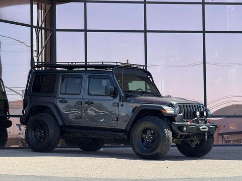 Used 2018 Jeep Wrangler Unlimited Rubicon w/ Dual Top Group AWD/4WD image 21