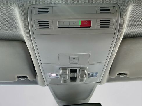 Used 2022 Volkswagen Tiguan SE w/ Panoramic Sunroof Package AWD/4WD image 20