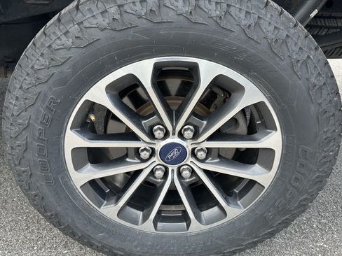 Used 2018 Ford F150 Lariat w/ Equipment Group 502A Luxury RWD image 13