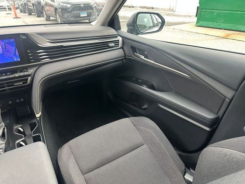 Used 2025 Toyota Camry LE image 34