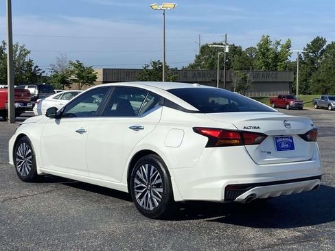 Used 2024 Nissan Altima 2.5 SV w/ SV Premium Package FWD image 4