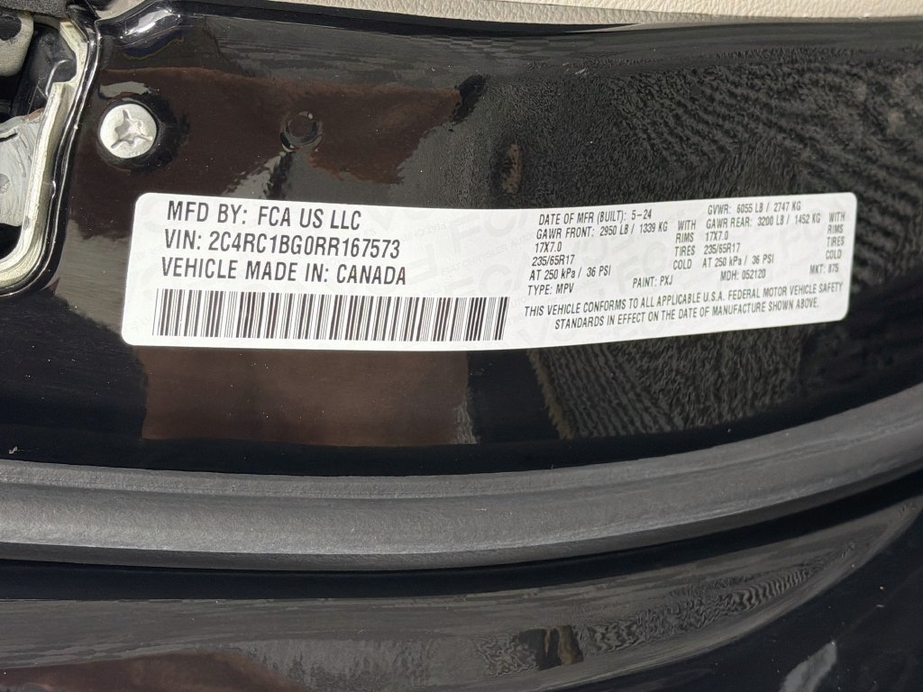 Used 2024 Chrysler Pacifica Touring-L FWD image 32