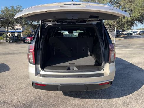 Used 2023 Chevrolet Suburban LT RWD image 27