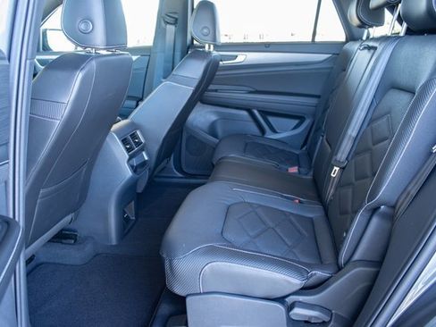 Used 2024 Volkswagen Atlas Cross Sport SE image 20