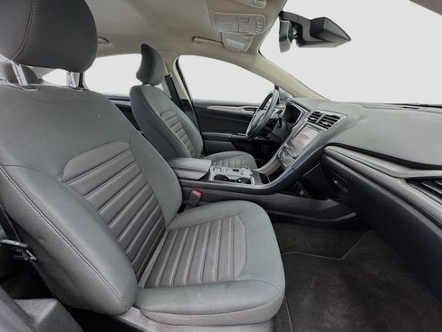 Used 2019 Ford Fusion SE image 19