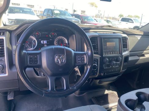 Used 2017 RAM 1500 Classic SLT w/ SLT Plus D￩cor Group AWD/4WD image 10