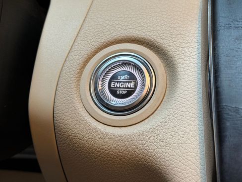 Used 2019 Mercedes-Benz C 300 4MATIC Sedan image 34