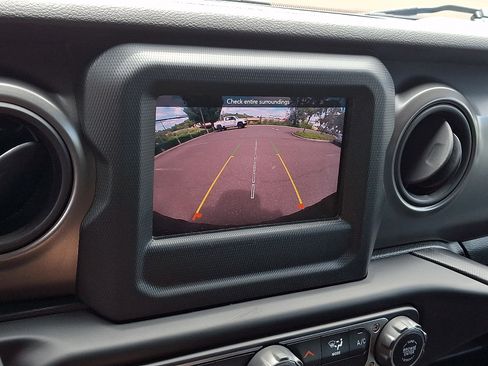 Used 2023 Jeep Wrangler Unlimited Sport AWD/4WD image 17