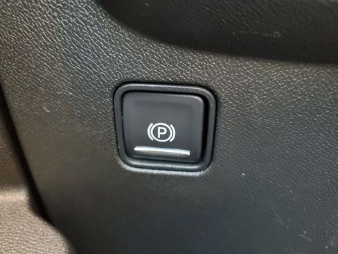 Used 2023 GMC Terrain SLE w/ Driver Convenience Package image 28