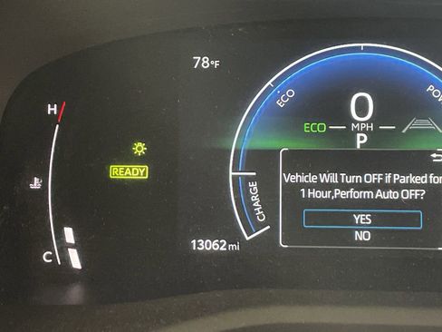 Used 2025 Toyota Camry SE w/ Convenience Package image 14