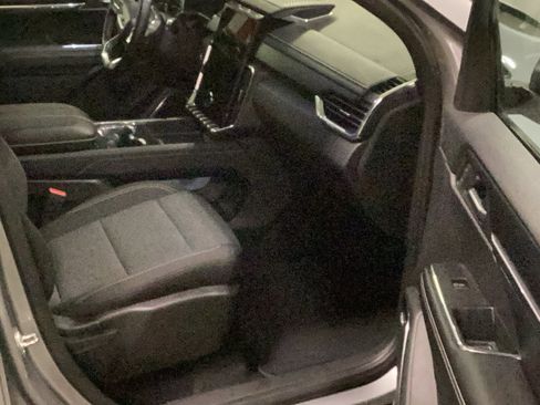 Used 2025 GMC Acadia Elevation image 6