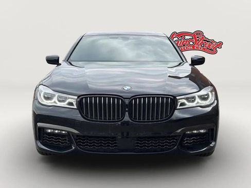 Used 2017 BMW 750i xDrive image 2