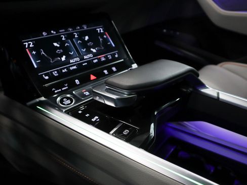 Used 2024 Audi Q8 e-tron Prestige w/ Prestige Package image 19