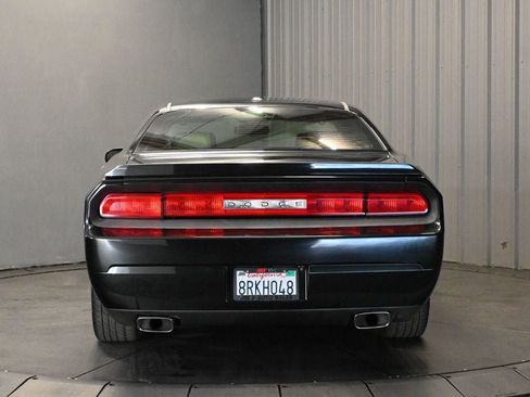 Used 2010 Dodge Challenger R/T RWD image 6