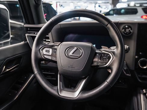 Used 2025 Lexus GX 550 w/ Cold Area Package AWD/4WD image 14