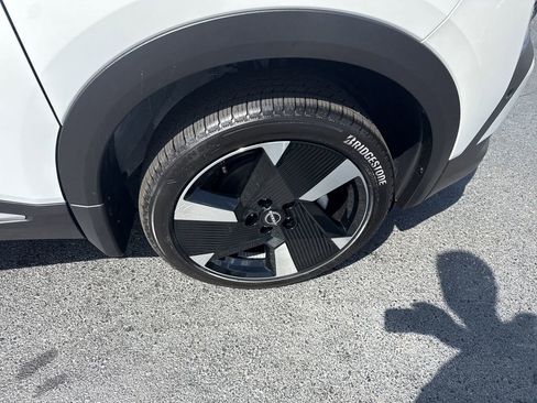 New 2025 Nissan Kicks SR FWD image 22