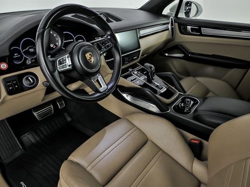 Used 2019 Porsche Cayenne Turbo image 21