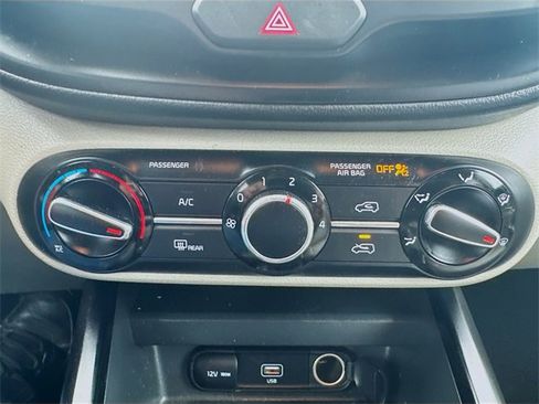 Used 2022 Kia Soul LX image 21