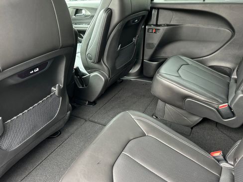 New 2026 Chrysler Pacifica Select image 14