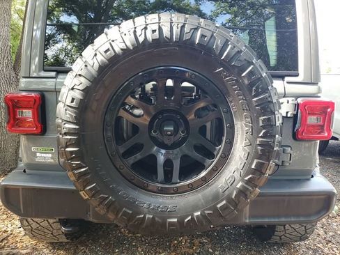 Used 2020 Jeep Wrangler Unlimited Sahara AWD/4WD image 8