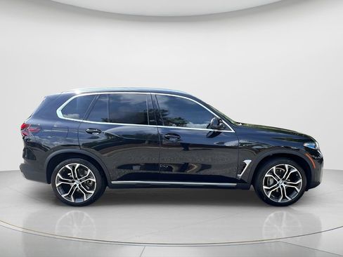 Used 2025 BMW X5 xDrive40i w/ Parking Assistance Package AWD/4WD image 3