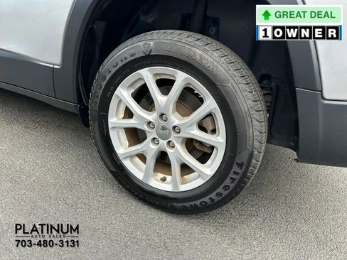 Used 2017 Jeep Cherokee Latitude FWD image 17