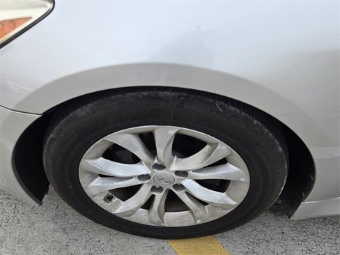 Used 2013 Hyundai Genesis 3.8 image 7