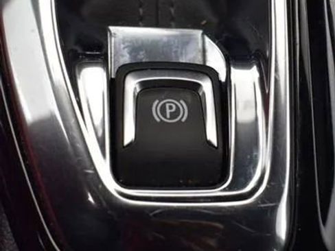 Used 2025 Chevrolet Trax LT image 34