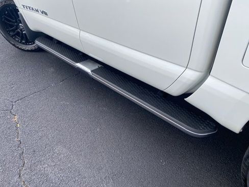 Used 2018 Nissan Titan SL image 35