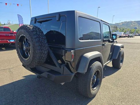 Used 2018 Jeep Wrangler Sport AWD/4WD image 3