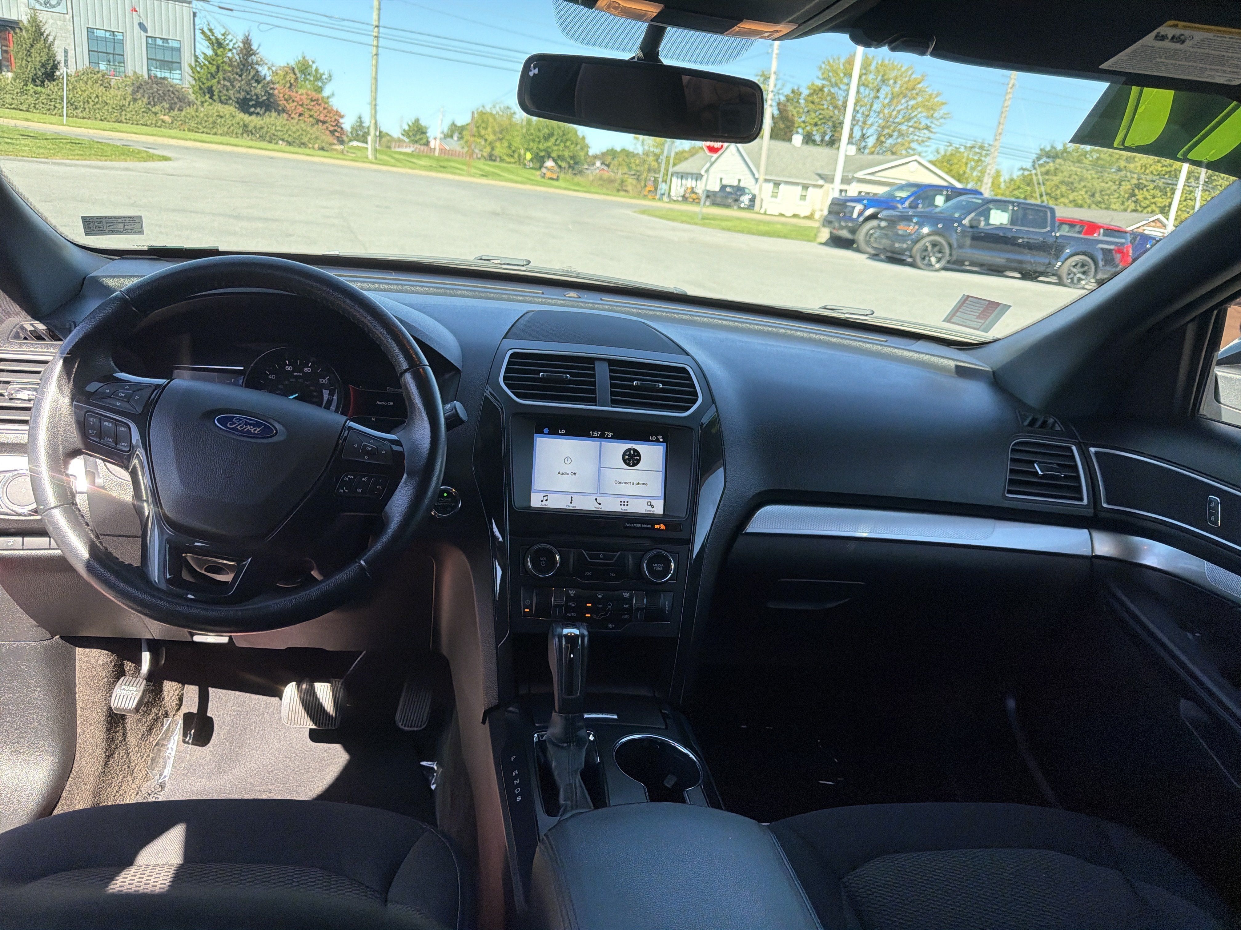 Used 2017 Ford Explorer XLT w/ Equipment Group 201A AWD/4WD image 15