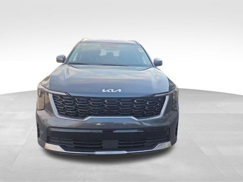 Used 2024 Kia Sorento S image 5