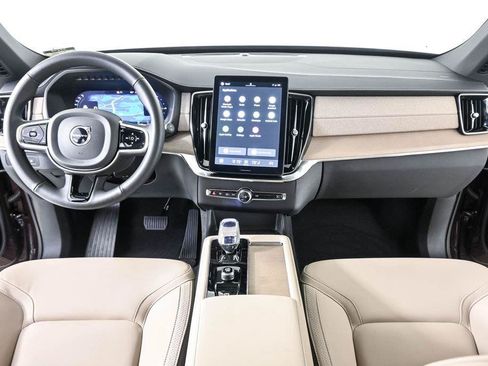 Certified 2025 Volvo XC90 T8 Plus AWD/4WD image 19