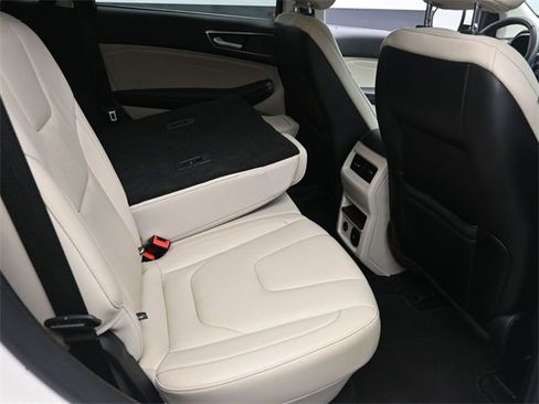 Used 2021 Ford Edge Titanium image 26