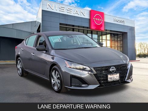 Certified 2025 Nissan Altima 2.5 S image 2