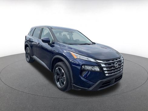 Used 2025 Nissan Rogue SV image 1