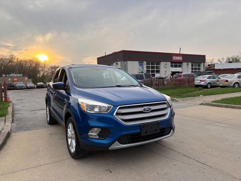 Used 2017 Ford Escape SE image 6