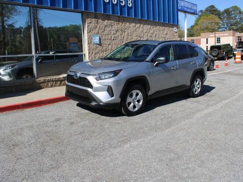 Used 2021 Toyota RAV4 LE AWD/4WD image 2