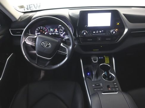 Used 2023 Toyota Highlander XLE image 24