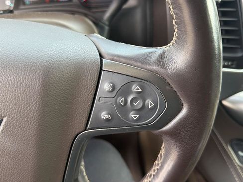 Used 2019 Chevrolet Suburban LT RWD image 13