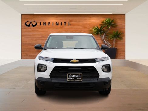 Used 2022 Chevrolet TrailBlazer LS image 2