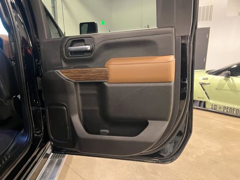 Used 2021 Chevrolet Silverado 3500 High Country image 36