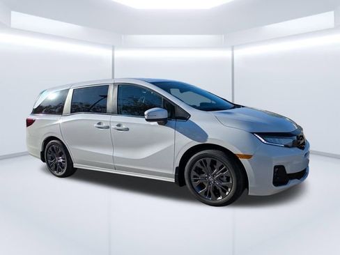 New 2026 Honda Odyssey Touring image 2